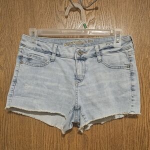 Arizona Jeans Light Blue Denim Women's Cutoff Shorts